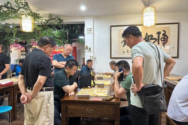 社区开展象棋大赛（社区象棋大赛，谁将成为棋王）.