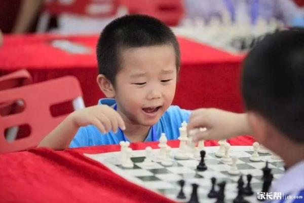 国际象棋学了3年放弃（为何她选择离开棋盘，走向新的人生战场）.