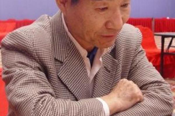 胡荣华是以下棋为生的吗为什么（一代棋王胡荣华，如何走出围棋人生巅峰）.