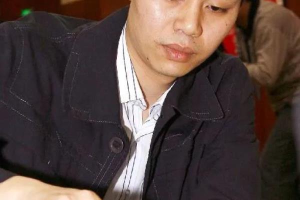 世界象棋冠军许银川（许银川，世界象棋冠军的传奇人生）.