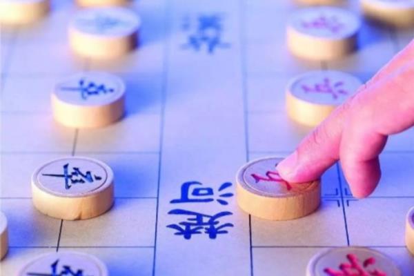 国际象棋比中国象棋难吗（谁更胜一筹？国际象棋与中国象棋的智力较量！）.