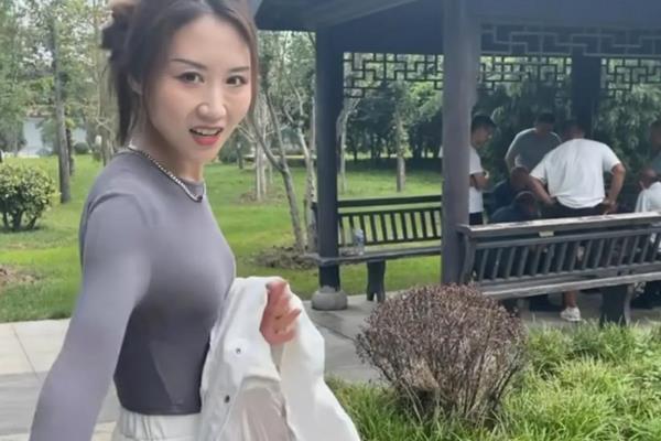 象棋宋洁个人简介（宋洁——象棋界的女性传奇，她是如何征服棋盘的）.