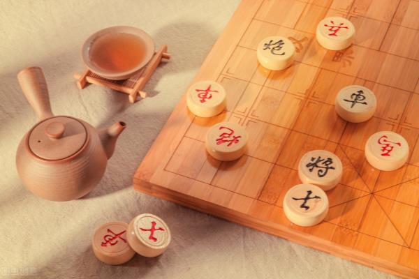 象棋博弈的古诗句（古代诗人如何描绘棋盘上的智慧较量）.