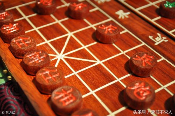 象棋中蕴含的人生哲理（棋盘上的输赢，人生中的得失，象棋中藏着怎样的哲理）.