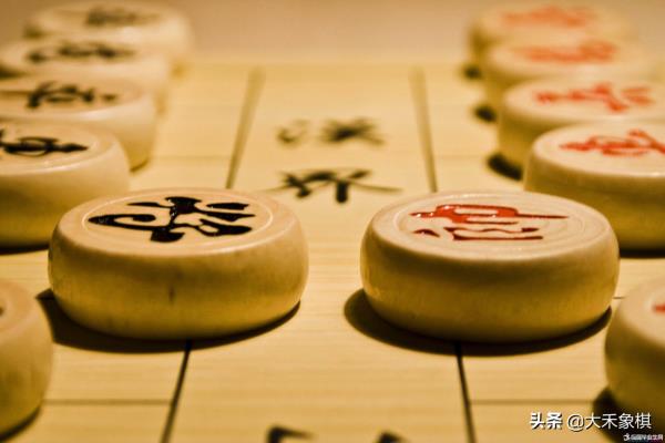 象棋怎么下能赢对方（如何巧妙布局，赢得象棋比赛胜利）.