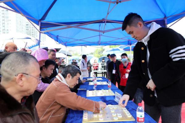 象棋大师和象棋特级大师（谁是真正棋坛的巅峰巨匠）.