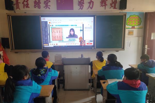 为什么要让孩子从小学象棋（让孩子从小学象棋，为何如此重要）.