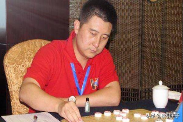 象棋张强怎么升特大（张强如何突破重围晋升象棋特级大师）.