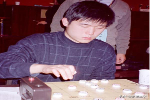 中国象棋大师下象棋下象棋的是谁（谁是中国象棋大师对决中的佼佼者）.