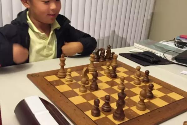 儿童几岁可以学中国象棋（让孩子赢在棋盘上，从几岁开始学中国象棋最好）.