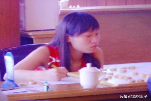 女子象棋大师何媛（女子象棋大师何媛，如何成为棋坛佼佼者）.