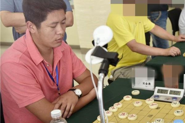 象棋投子认输是什么动作（投子认输？揭秘象棋中令人惊讶的认输方式！）.