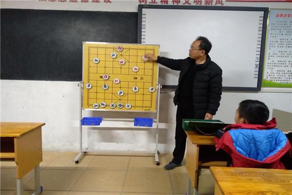 小学象棋社团活动记录内容（社团活动中，小学生们如何领略象棋的魅力）.