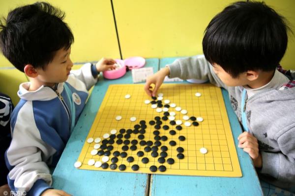 国际象棋中国象棋围棋三种哪种值得学（国际象棋、中国象棋、围棋三种棋艺，哪种更值得你投入时间学习）.