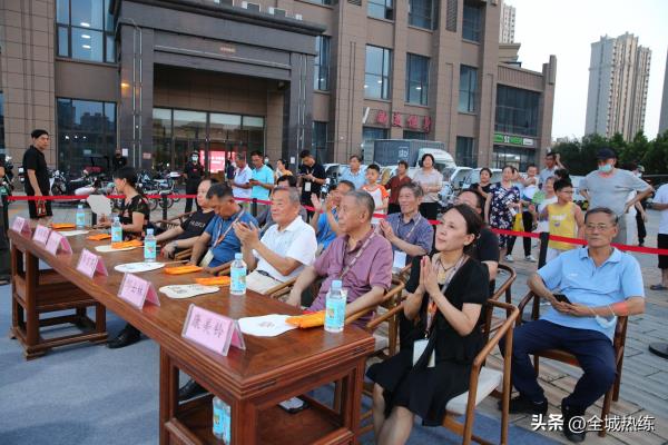 10人进行象棋比赛怎么比（如何让10人象棋比赛更具悬念与激情）.