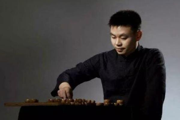 中国象棋大师网让九子（九子让位，谁将成为中国象棋新王者）.