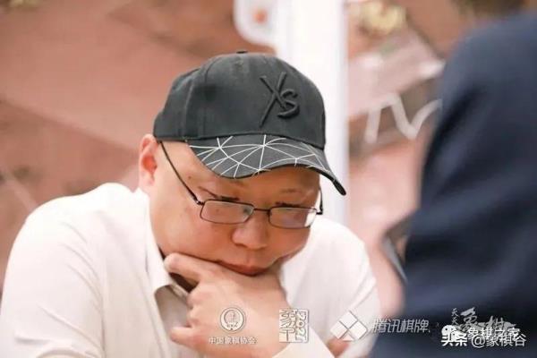 帽子哥最新象棋直播（帽子哥棋艺巅峰对决，直播现场惊喜连连）.