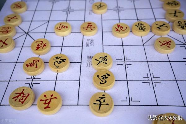 象棋中局攻杀技巧第一讲（如何在中局掌握先机，制胜千里）.