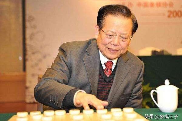 胡荣华拿过几次全国冠军（胡荣华拿过几次全国冠军？探寻象棋皇帝的辉煌历程）.