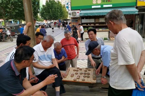 中国有多少人会下中国象棋.