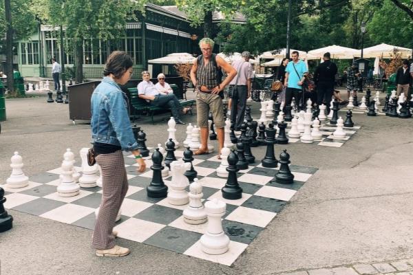 中国象棋和国际象棋的区别英文短文.