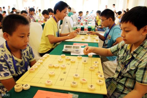 7岁孩子学围棋好还是国际象棋好.