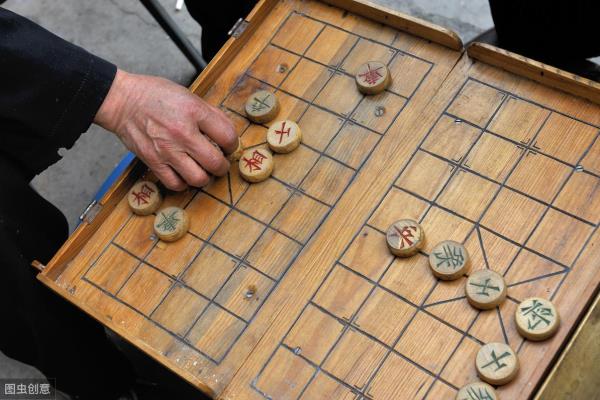 将象棋里的将军可不可以走斜线